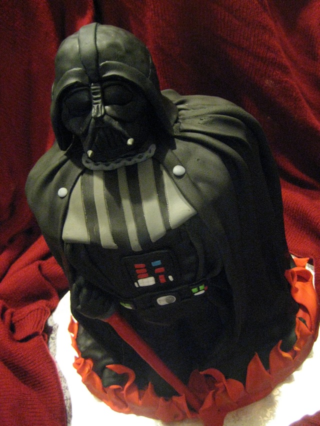 Star-Wars-Darth-Vader-Cake.jpg