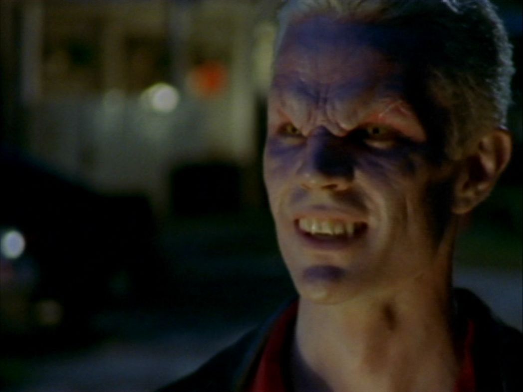 halloween-vampire-face-spike-1153935_1048_786.jpg