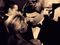 tumblr_lv306hwMuR1qgmt5yo5_250.gif