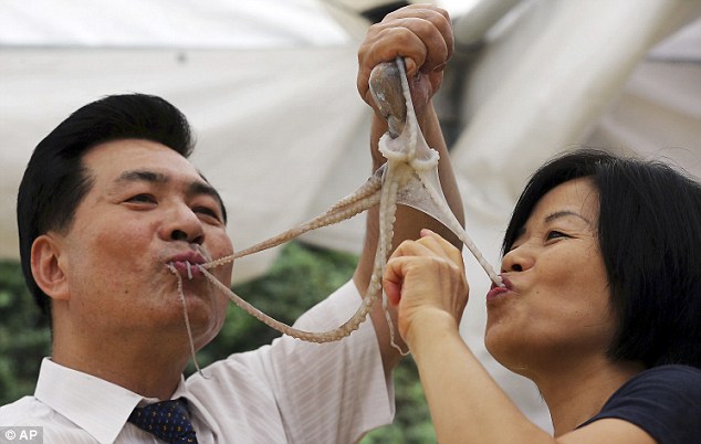 article-0-1BC5ECBC000005DC-35_634x402.jpg